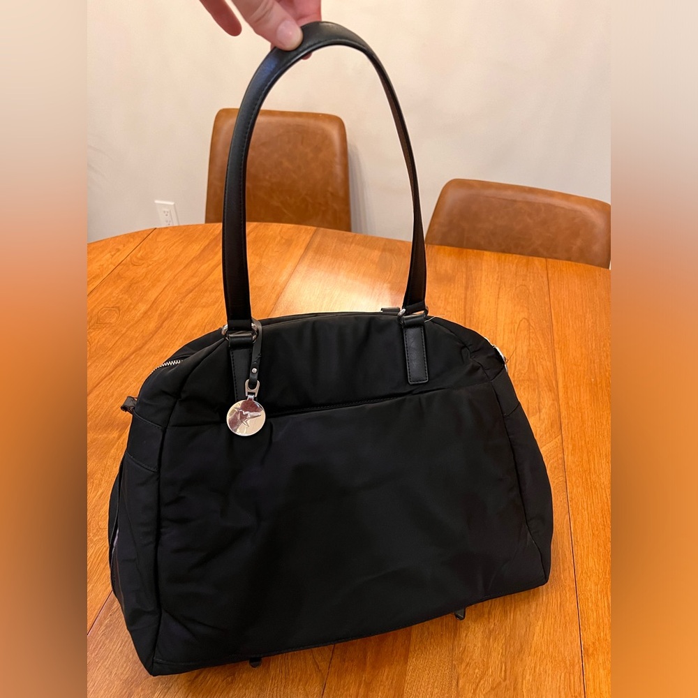 Lo & Sons OMG1 Overnight Bag with Laptop Sleeve - Black
